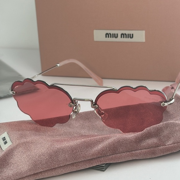💯- New Authentic MIU MIU MU57U Irregular-Frame Sunglasses - Picture 15 of 16